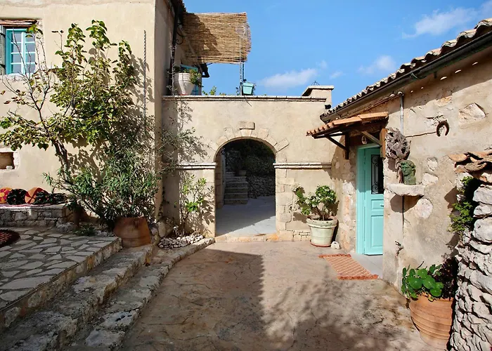 Sira Stonehouse Ll *