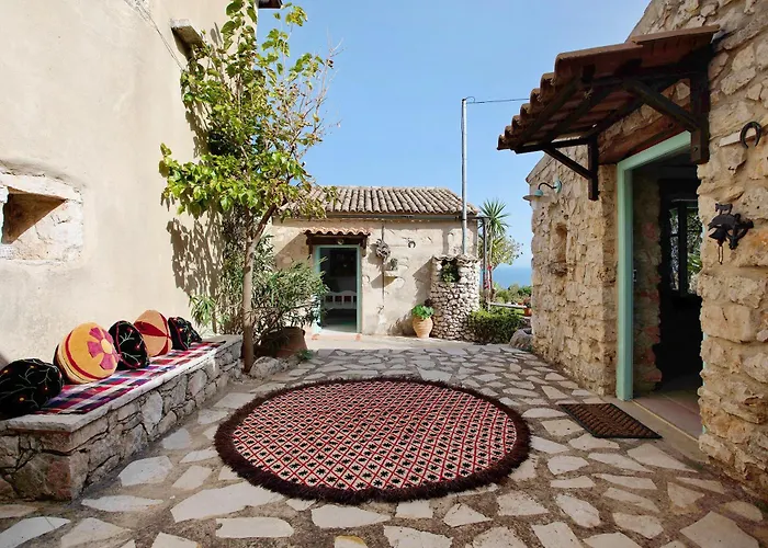 Sira Stonehouse Ll *